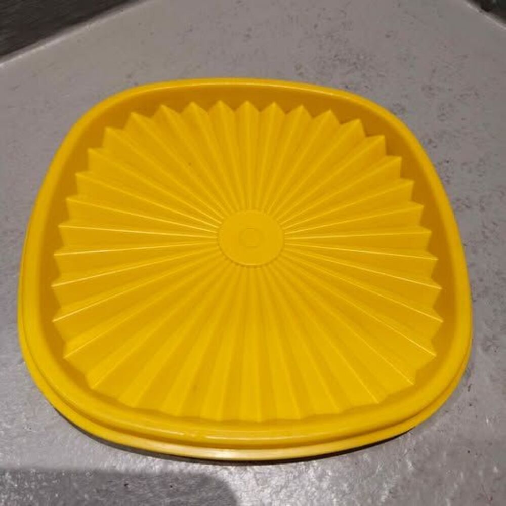 Vintage TUPPERWARE REPLACEMENT Servalier Marigold Yellow Seal LID ONLY